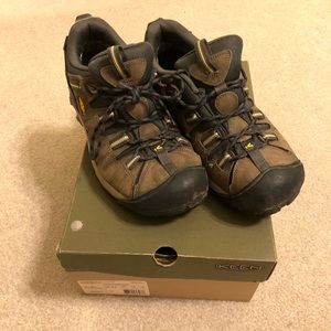 Men’s 8.5 KEEN Targhee II Raven/Tawny Olive - retails for $145!